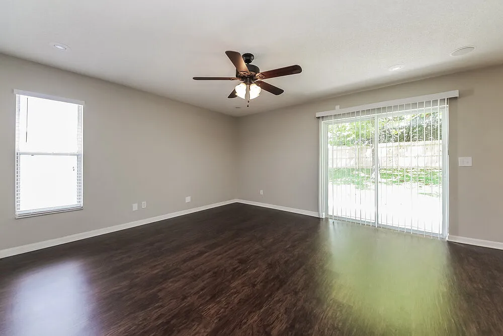 3 bed, 2.0 bath, 1585 sqft, $2,960 — Photo 3