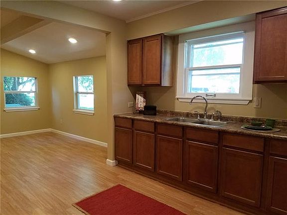 5th image of 1418 Tanglewood Ln