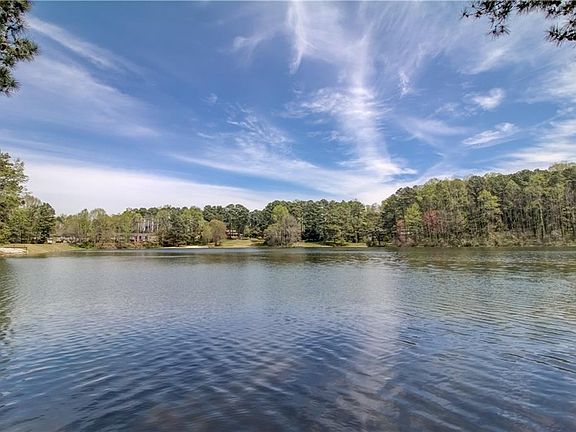 2nd image of 2411 Northlake Ct NE