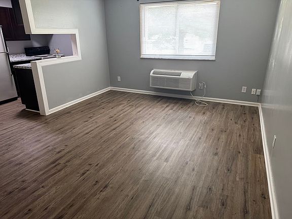 4th image of 841 Idlewilde Ave #8