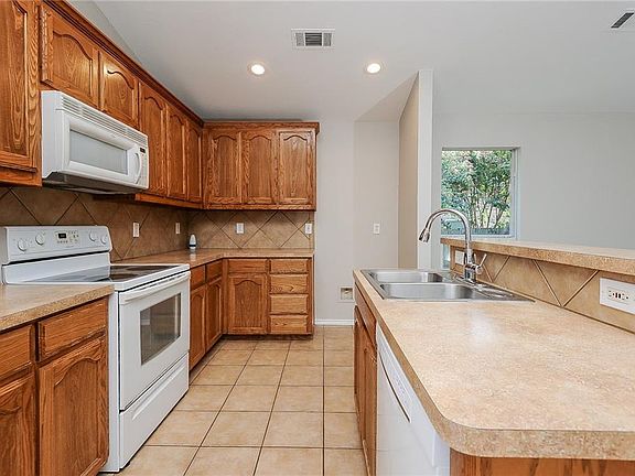 3rd image of 6272 Adonia Dr