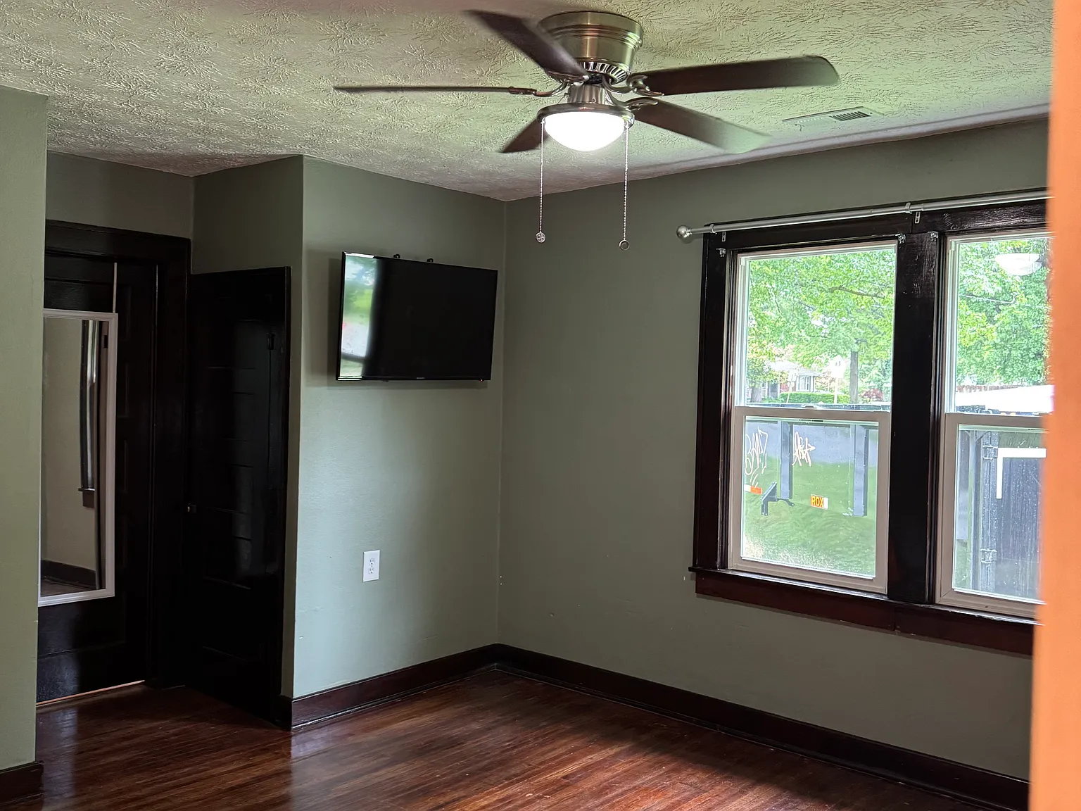336 N Locust St — Photo 3