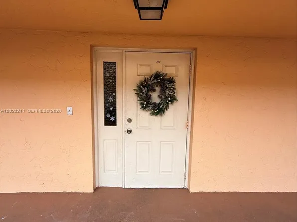 450 Commodore Dr APT 306, Plantation, FL 33325
