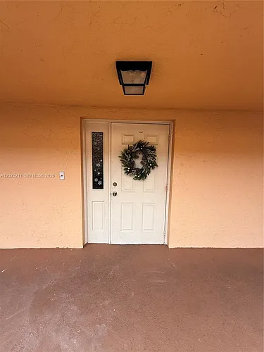 450 Commodore Dr Photo 1