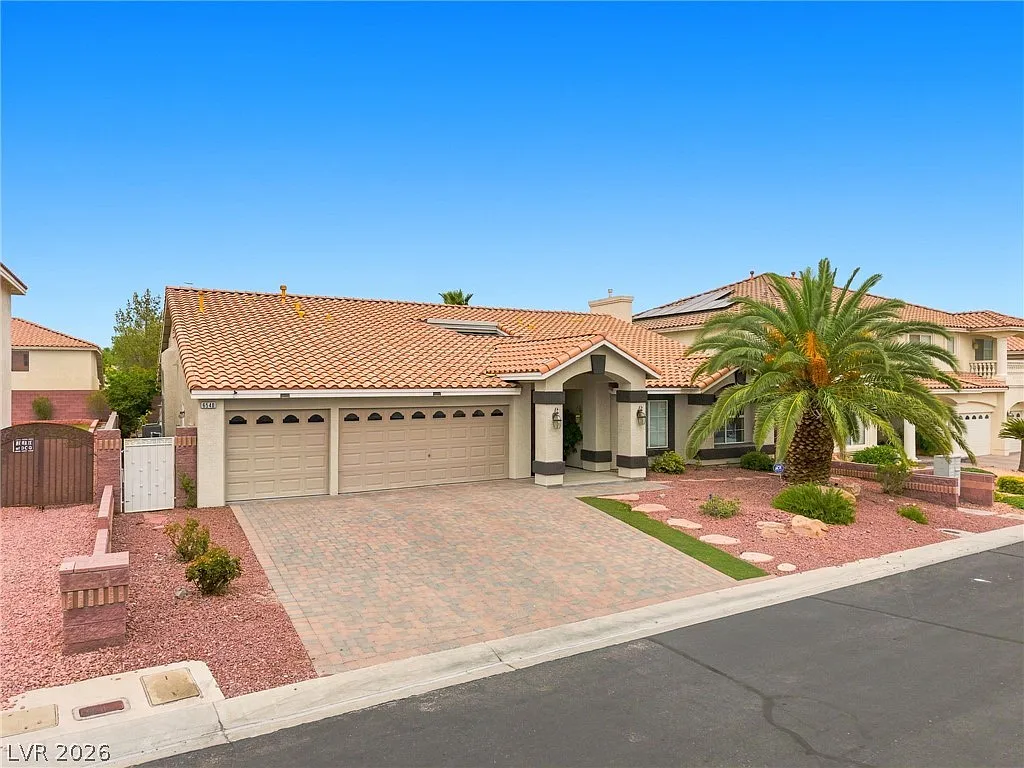 4 bed, 2.5 bath, 4206 sqft, $3,950 — Photo 2
