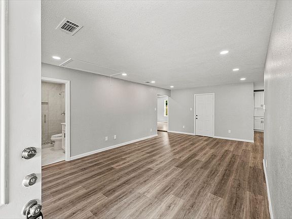 5th image of 5115 Beechaven Dr