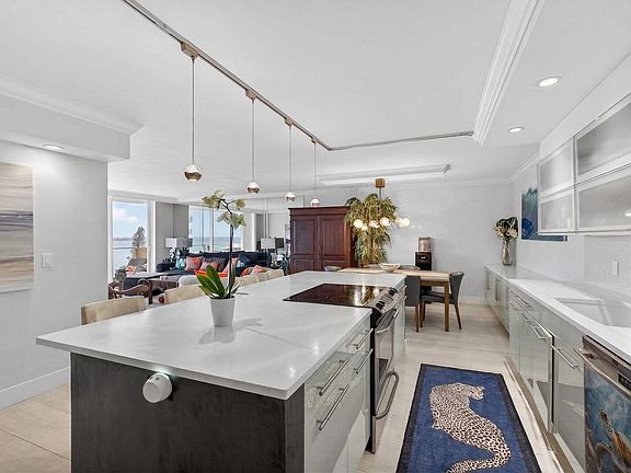 5th image of 5440 N Ocean Drive #805