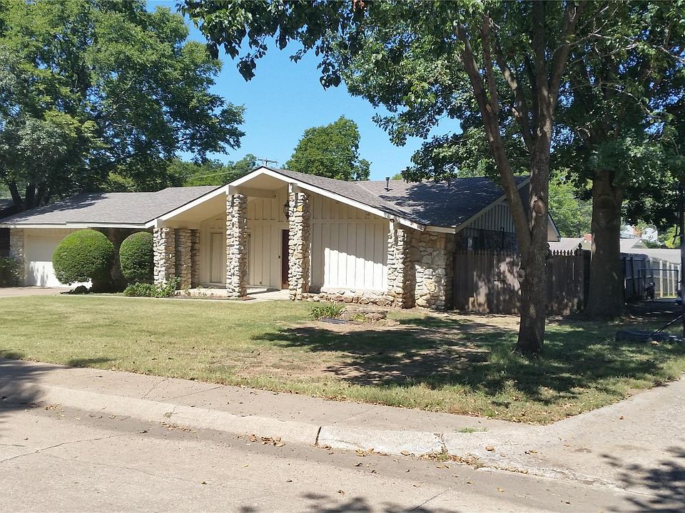 2nd image of 2410 SE Quail Pl