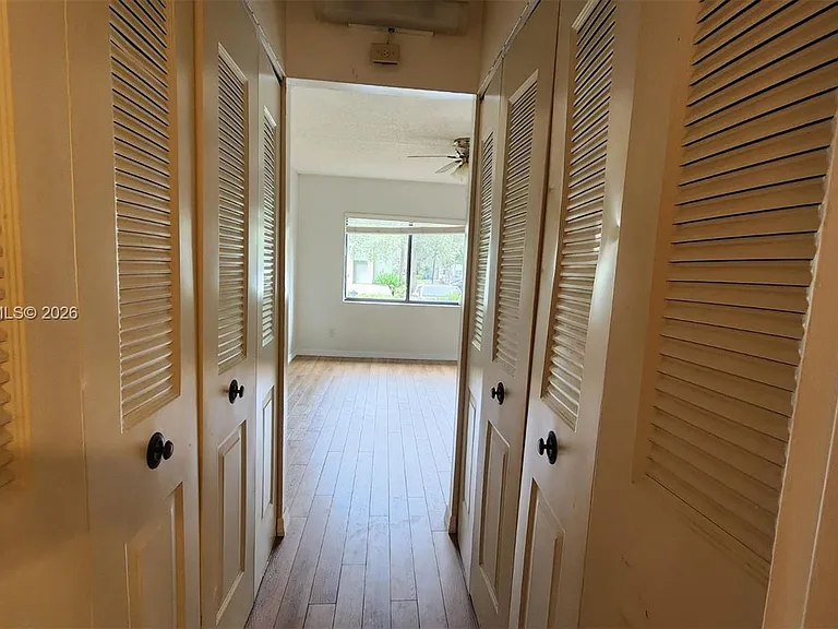5981 Washington St #210 — Photo 12