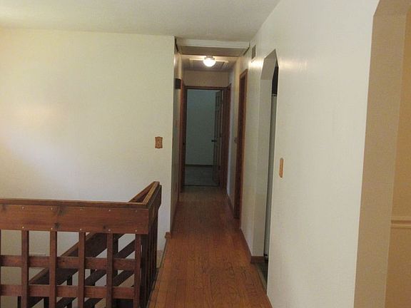 4th image of 2186 Meadowview Dr