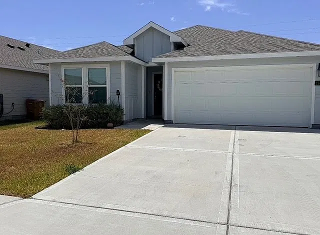 4 bed, 2.0 bath, 1764 sqft, $2,400 — Photo 1