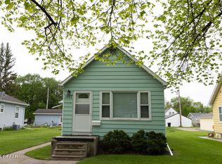 1507 8th Ave N, Grand Forks, ND 58203