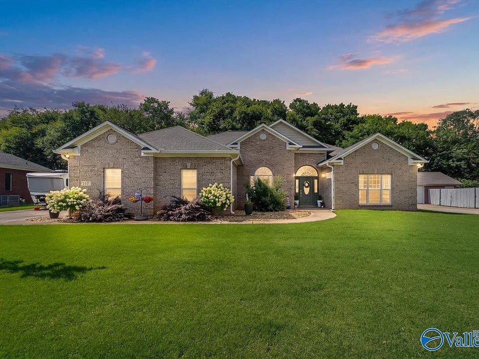 1st image of 117 Brokenrein Dr