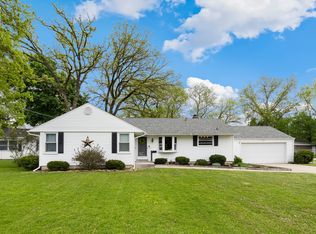 1002 Mary Ave, Dixon, IL 61021