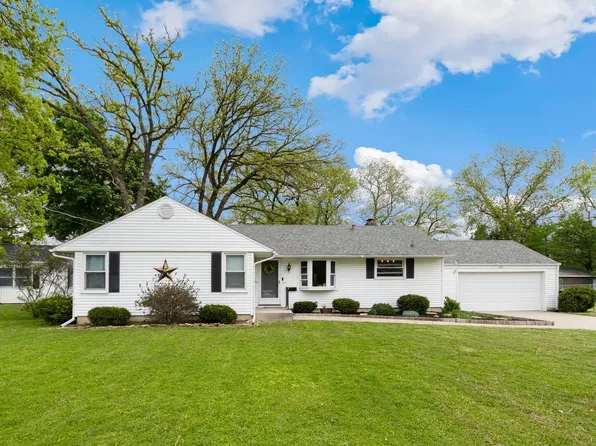 1002 Mary Ave, Dixon, IL 61021