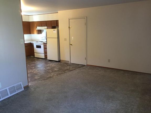 3rd image of 1941 Alderson Ave
