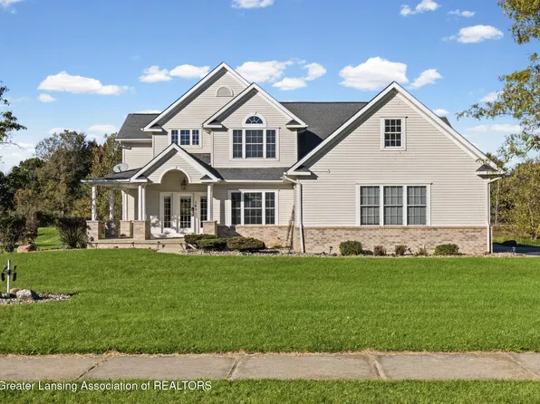 141 Twin Ponds Dr, Okemos, MI 48864