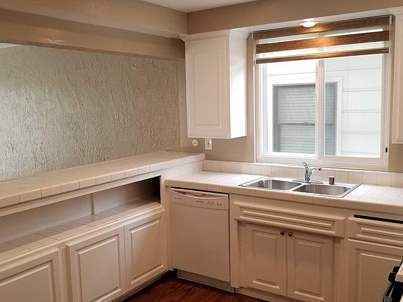 4th image of 112 39th St APT A