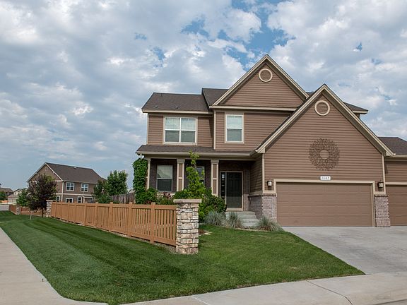 2nd image of 1647 Merton Ct