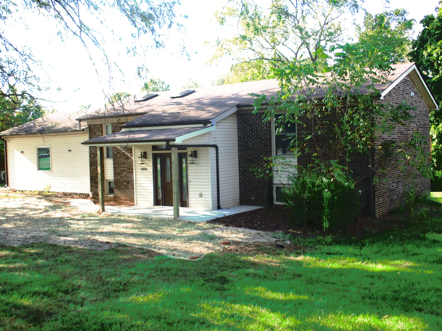 4 bed, 2534 sqft, $2,600 — Photo 2