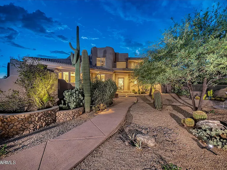 9318 E Sands Dr — Photo 2