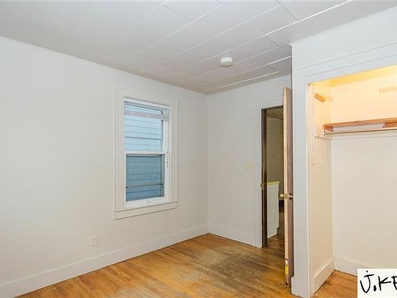 3rd image of 930 Woodlawn Ave