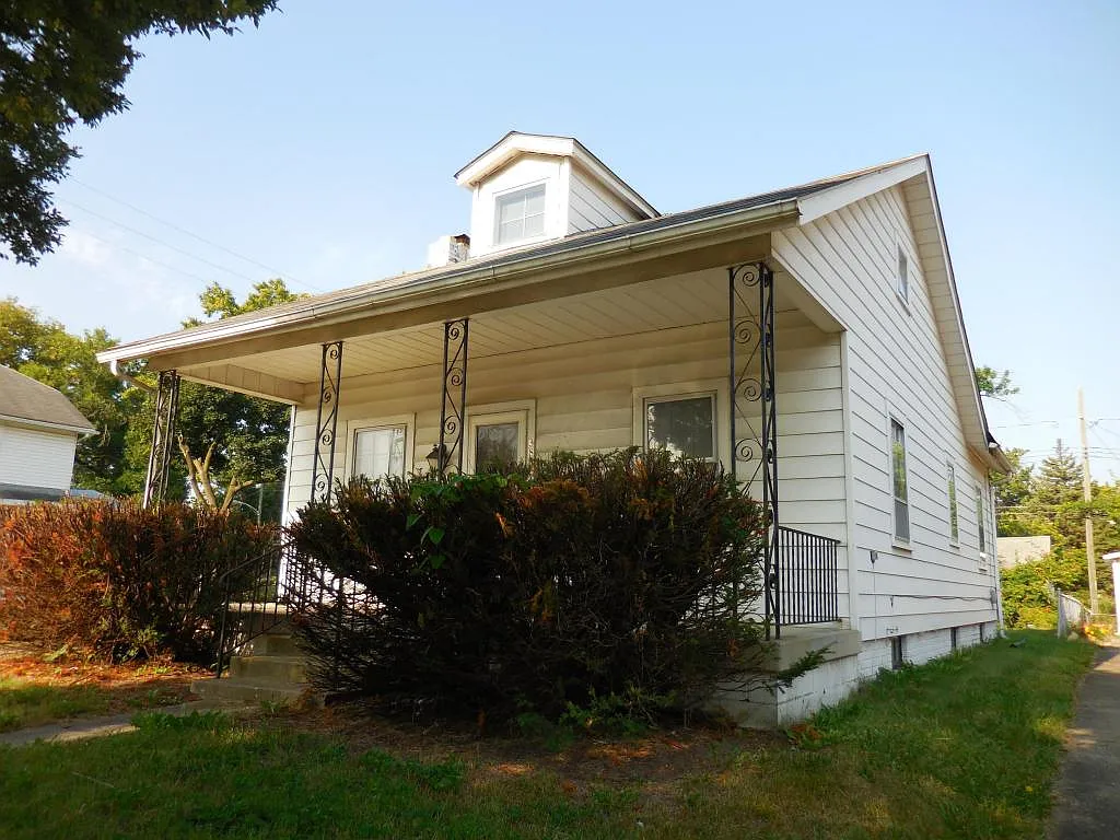 385 Highland Ave photo 1