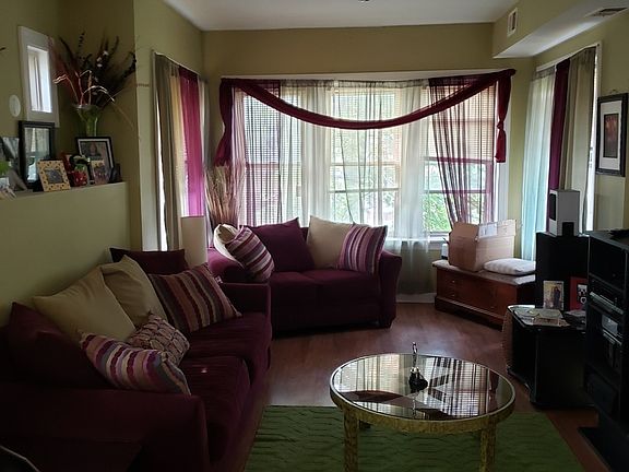 4th image of 613 N Hamlin Ave