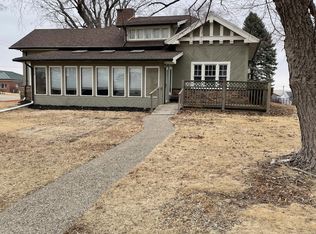 528 W Pershing Dr, Brooklyn, IA
