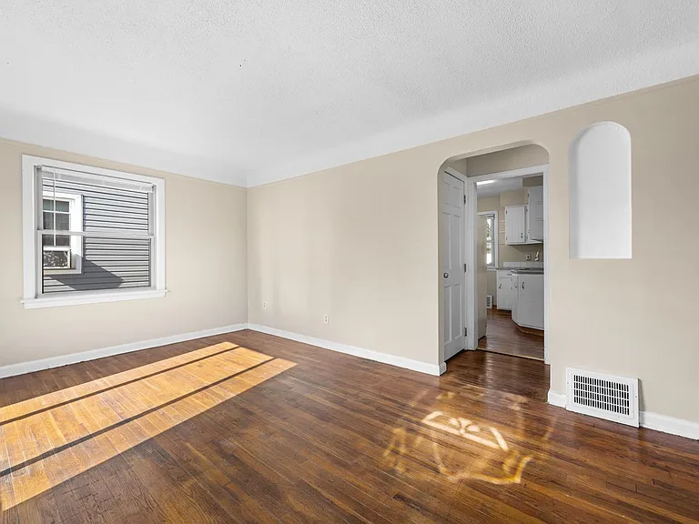 2438 Brookdale Ave — Photo 5