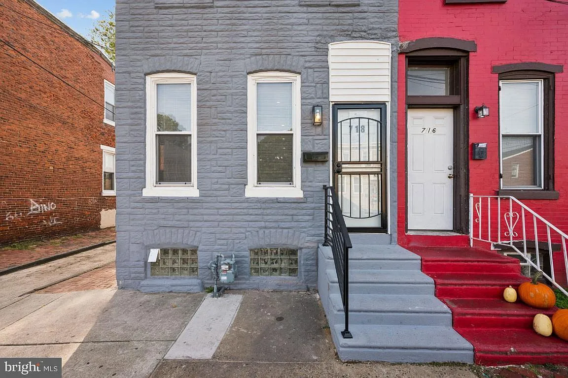 3 bed, 1.5 bath, 1200 sqft, $2,200 — Photo 1