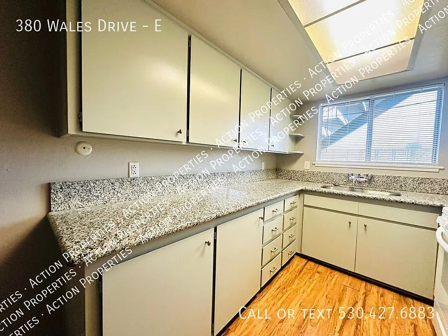 Pet Friendly 1-Bedroom End Unit — Photo 2