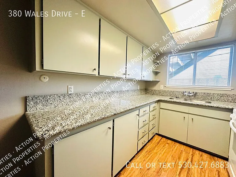 380 Wales Dr #E — Photo 4