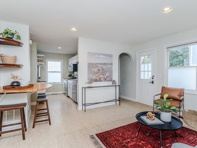 9 Walnut St #B, Northampton, MA, 01060