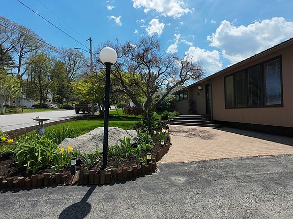 2nd image of 15 Oakdale Ave