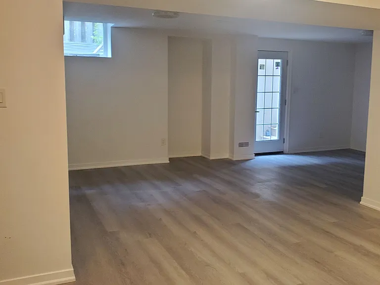 1118 Lambton Dr #BASEMENT — Photo 2
