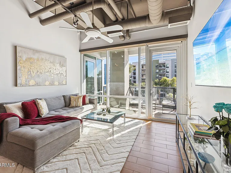 1 E Lexington Ave #302 — Photo 4