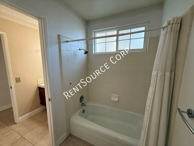 2522 Marcella St — Photo 15