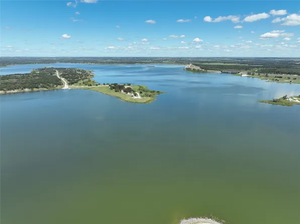 117 N Lakeway Dr, Comanche, TX 76442