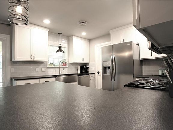 3rd image of 1004 NE 2nd St