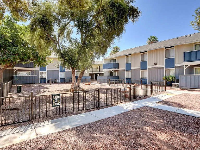 Paradise Square | Apartments For Rent in Las Vegas