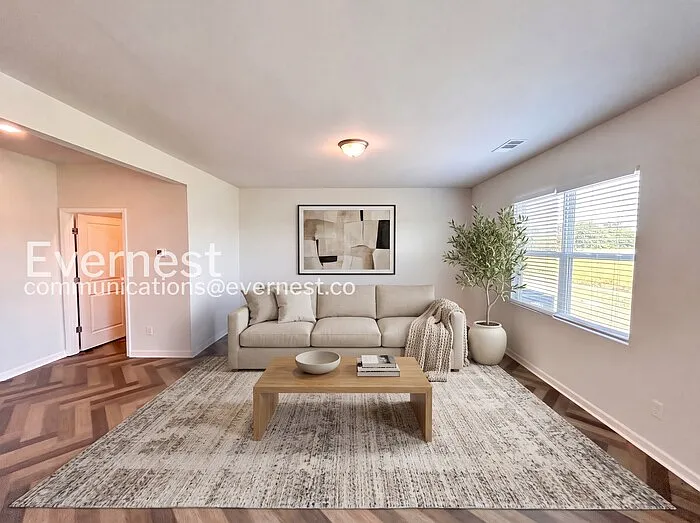 4 bed, 2.5 bath, 2358 sqft, $2,495 — Photo 3