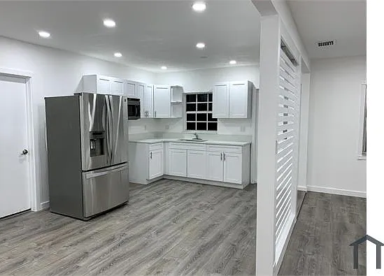 168 W 45th St