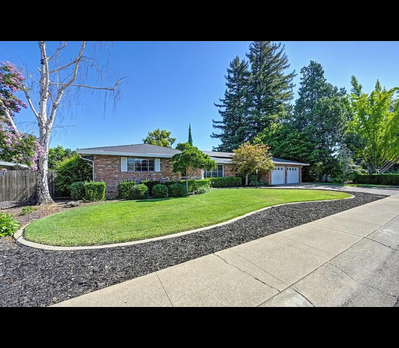 3 bed, 2352 sqft, $2,900 — Photo 4