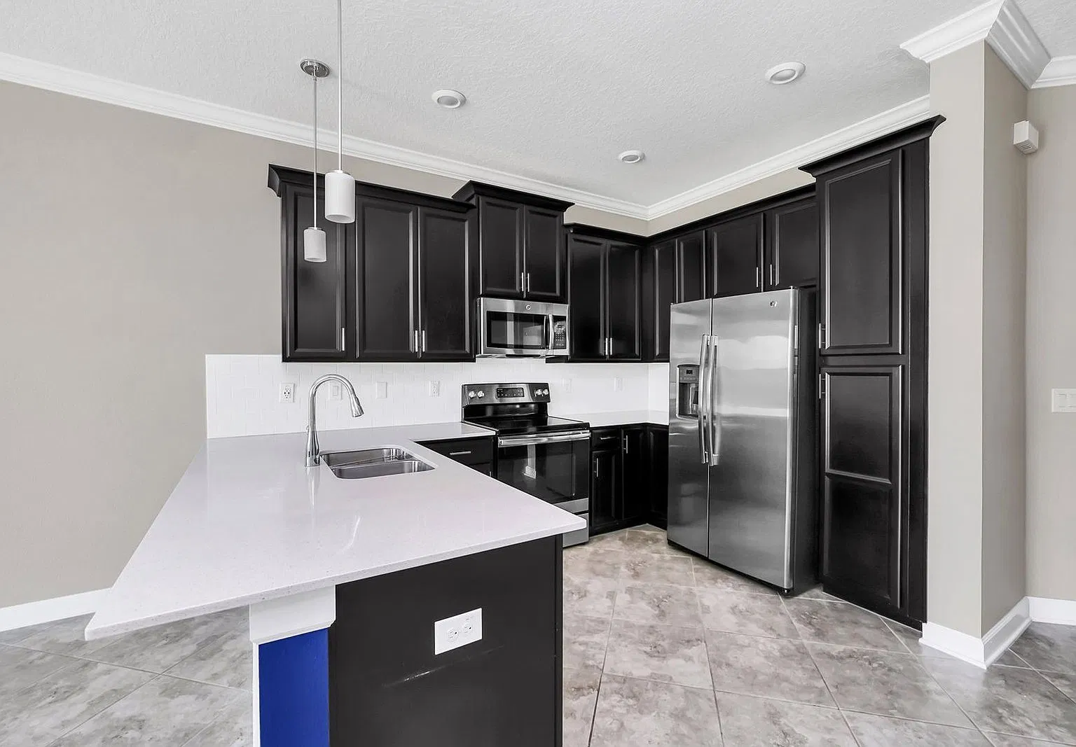 3 bed, 2.5 bath, 1828 sqft, $2,250 — Photo 2