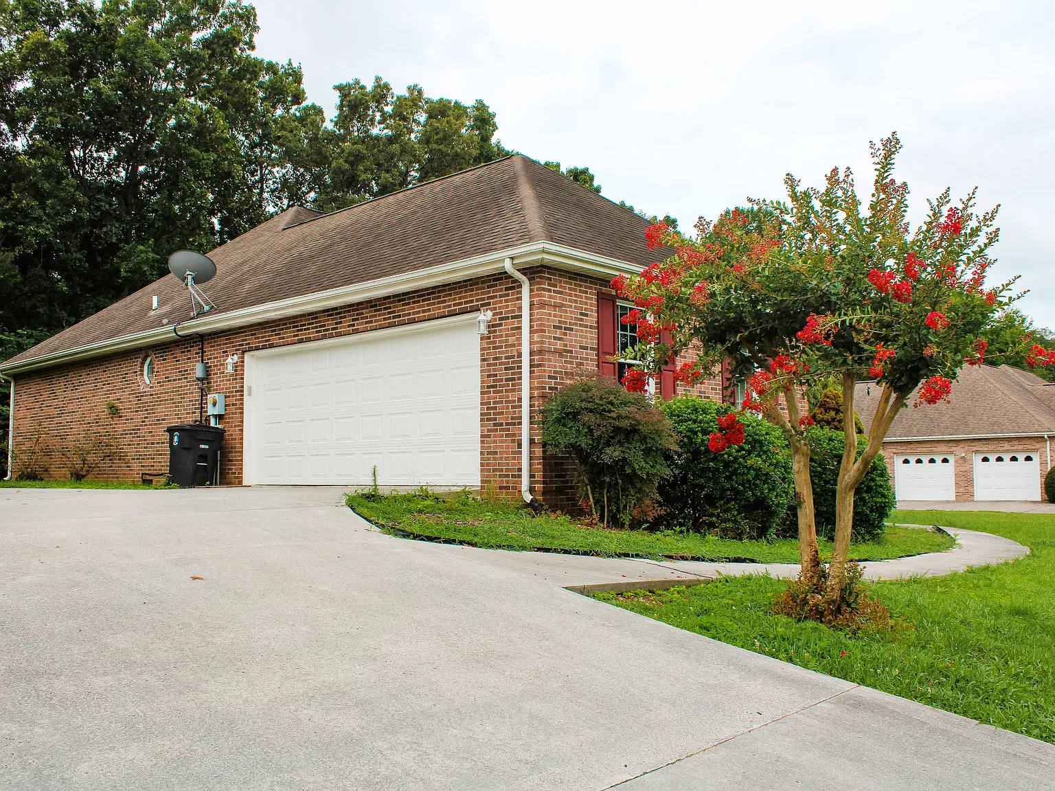 3 bed, 1896 sqft, $2,500 — Photo 4