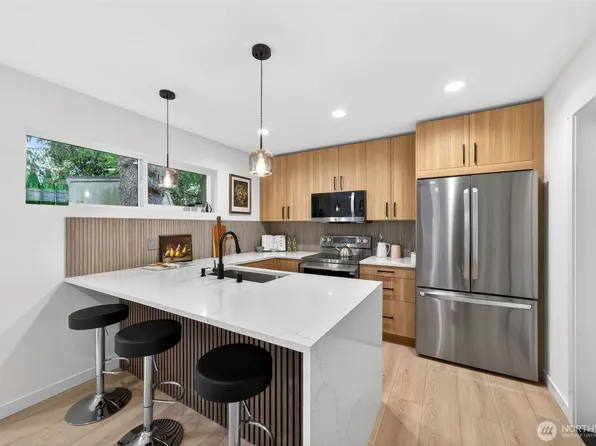 8510 15th Avenue NE, Seattle, WA 98115