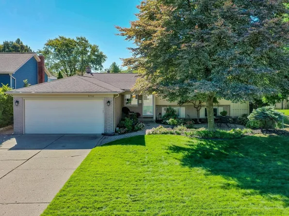8716 Calvert Dr, Sterling Heights, MI 48312
