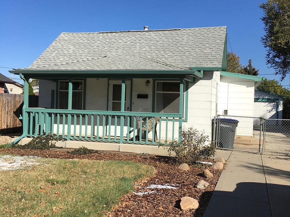 Front of house, driveway and front lawn