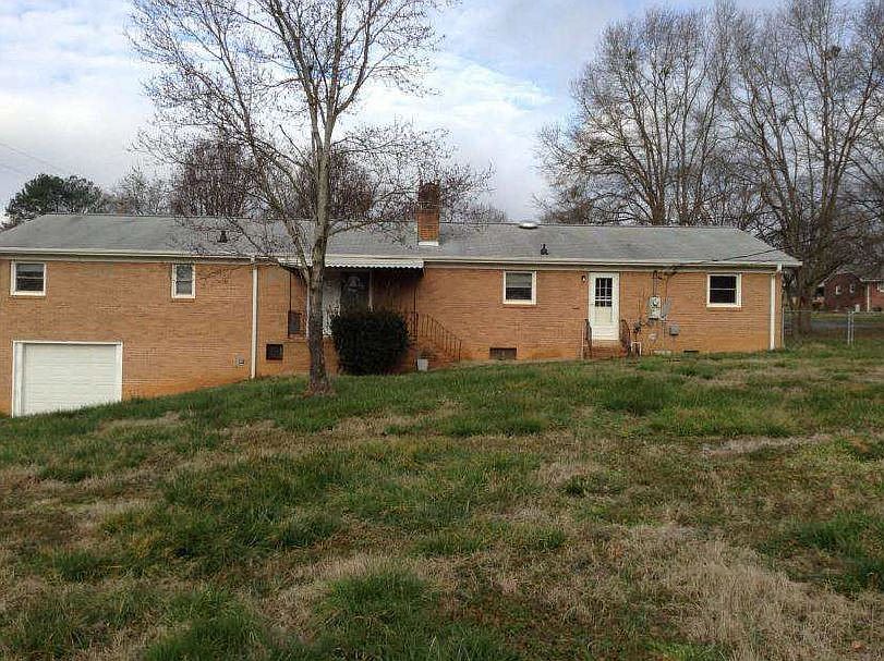 2nd image of 195 Foxhall Rd